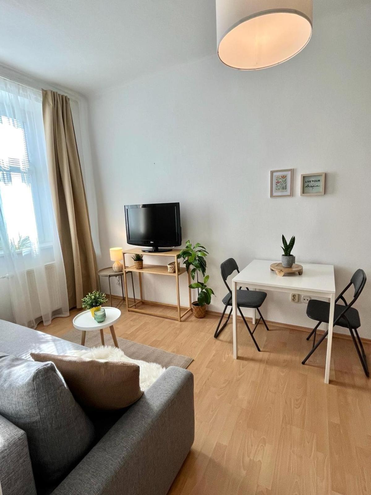 Apartment Caroline - Old Town, Ac Bratislava Eksteriør bilde